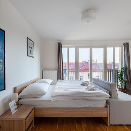 Sunny Safron Apartment Прага Экстерьер фото