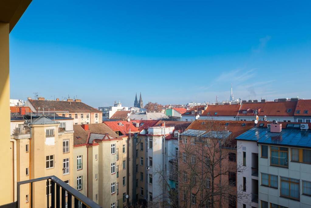 Sunny Safron Apartment Прага Экстерьер фото